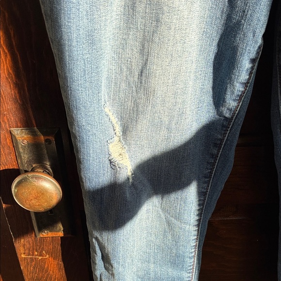 1822 Denim Blue Cropped Jeans - Picture 5 of 10